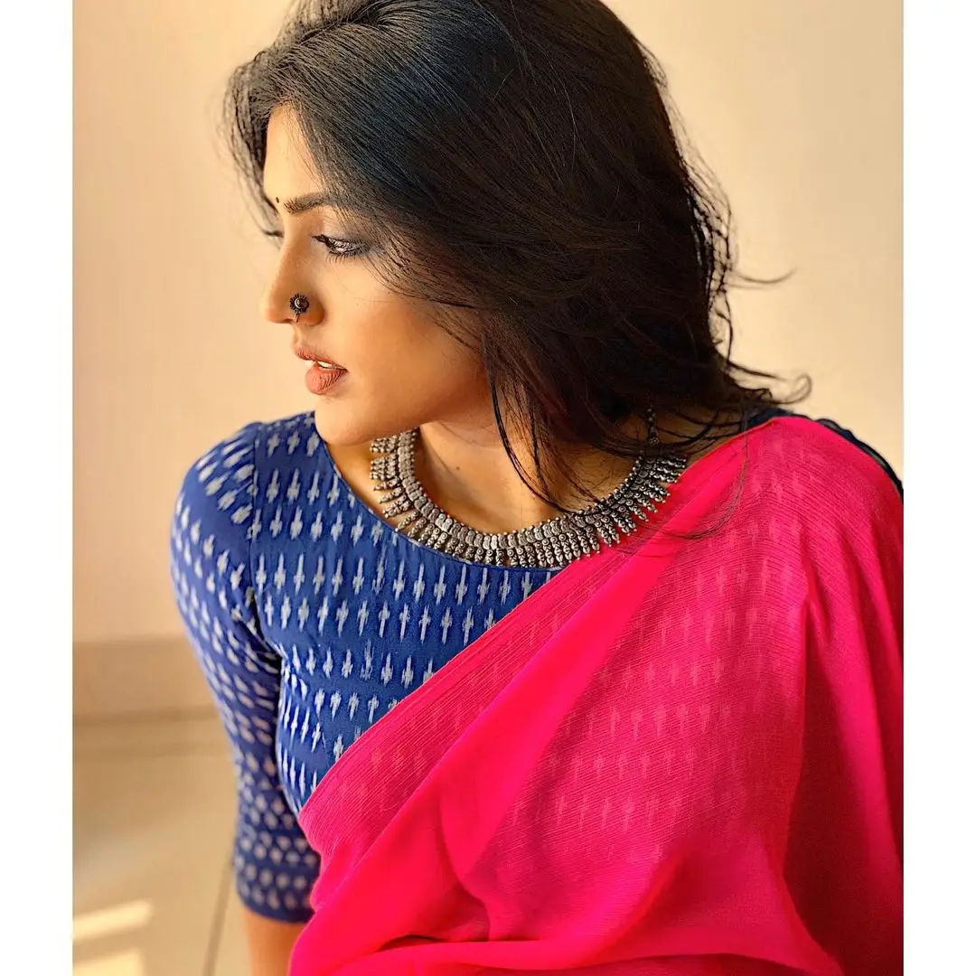 EESHA REBBA STILLS IN INDIAN TRADITIONAL RED SAREE BLUE BLOUSE 5